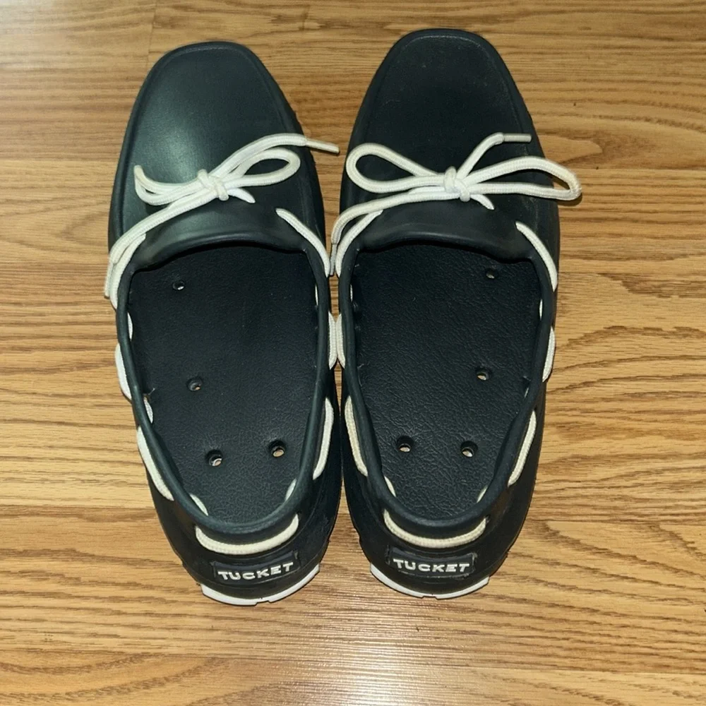 Black Men’s Slip-On Loafers with Contrast Cream Laces